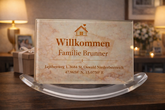 Personalisiertes Willkommensschild aus Glas – Familienname, Adresse & Koordinaten